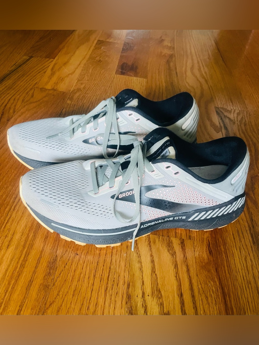 Brooks Adrenaline GTS 22 Running Shoes Women’s Size 11 Gray